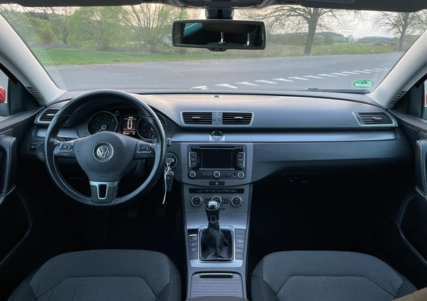 Volkswagen Passat cena 25900 przebieg: 242000, rok produkcji 2012 z Nidzica małe 379